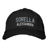 Sorella (SISTER) gepersonaliseerd geborduurd Pet v (Voorkant)
