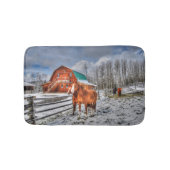 Sorrel en Chestnut Paarden en Barn in wintersneeuw Badmat (Voorkant)
