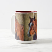 Sorrel Horse Portret op Rustic Grunge-effect Tweekleurige Koffiemok (Voorkant links)