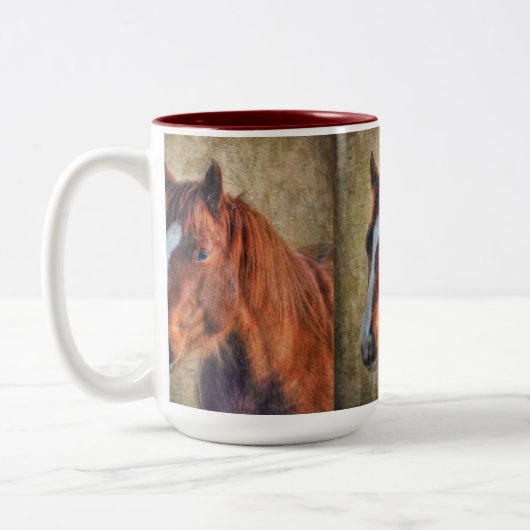 Sorrel Horse Portret op Rustic Grunge-effect Tweekleurige Koffiemok (Links)