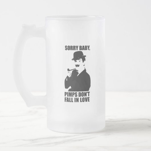 Sorry dat Baby Pimps niet in liefde Herfsten Matglas Bierpul (Links)
