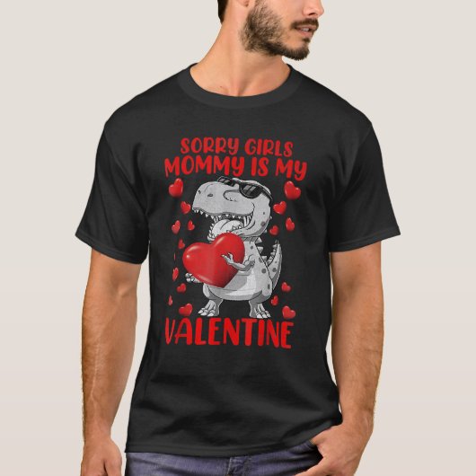 Sorry meisjes mama is mijn Valentijn Dinosaur Hold T-shirt (Voorkant)