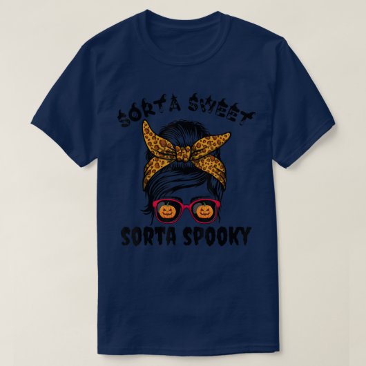 Sorta Sweet Sorta Spooky Pumpkin Messy Bun Hallowe T-shirt (Design voorkant)