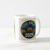 Soul Vacay 2025 Logo Koffiekopje Koffiemok (Voorkant rechts)