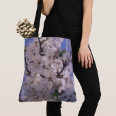 Sour Cherry Tree Blue Sky Tote Bag (Dichtbij)