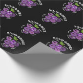 Sour Gripes Funny Fruit Grape Pun Dark BG Cadeaupapier (Hoek)
