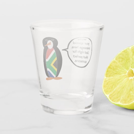 South African Talking Ms Penguin Personalized Text Shot Glas (Achterkant)