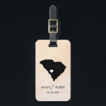South Carolina Map Wedding Bagagelabel<br><div class="desc">Deze staatsbagagelabels maken de perfecte trouwcadeautjes labels of welkome tas labels. Stropdas het aan je cadeau in plaats van een typisch label voor papieren cadeaus, en ze kunnen het nog maanden en jaren gebruiken. Labels hebben een perzikabrikozenachtergrond. Om het hart bij de trouwplaats te plaatsen, gebruik de "pas verder"optie aan....</div>