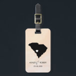 South Carolina Map Wedding Bagagelabel<br><div class="desc">Deze staatsbagagelabels maken de perfecte trouwcadeautjes labels of welkome tas labels. Stropdas het aan je cadeau in plaats van een typisch label voor papieren cadeaus, en ze kunnen het nog maanden en jaren gebruiken. Labels hebben een perzikabrikozenachtergrond. Om het hart bij de trouwplaats te plaatsen, gebruik de "pas verder"optie aan....</div>