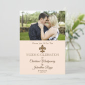 Southern Gold Fleur de Lis Photo Wedding Save The Date (Staand voorkant)