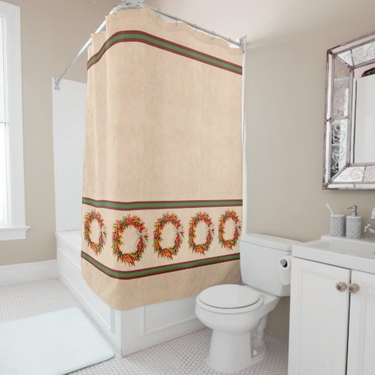 Southwest Chili Wreath on Adobe Wall Douchegordijn (In situ)