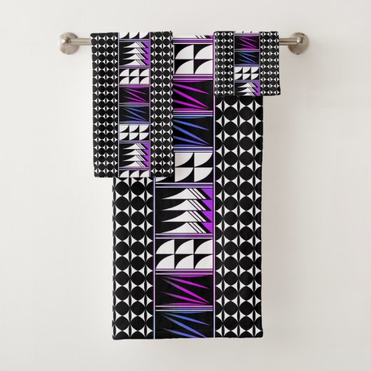 Southwest Feather Blessings in Hot Pink Bad Handdoek (Insitu)