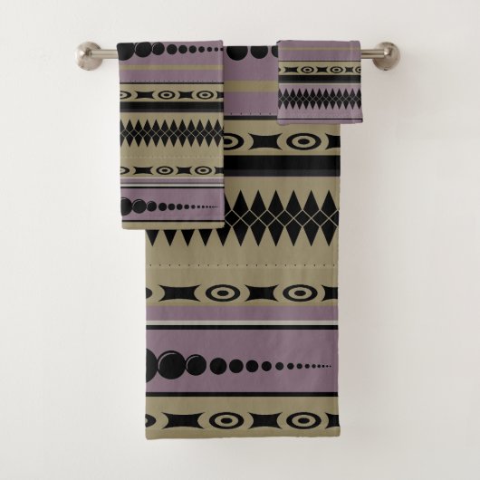 Southwest Pattern Taupe, Plum, Grey, Black Bad Handdoek (Insitu)