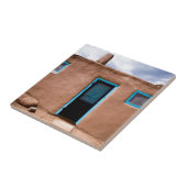 Southwest Taos Adobe Pueblo House Turquoise door Tegeltje (Zijkant)
