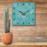 Southwest Turquoise Stone Geometric Western Style Vierkante Klok<br><div class="desc">GELATEN MET WESTERNE OF REGELMATIGE STIJLVOUDIGE KLOKKERGEBIEDEN! Geïnspireerd door de prachtige Turquoise "Sky Stone" die in het zuidwesten wordt gedolven, is dit originele ontwerp voorzien van een turquoise en een zilvergrijze achtergrond die voorzien is van gedrukte geometrische patronen. Zuidwest, Santa Fe, woestijn, westerne of liftstijl. Artellus Artworks™ is uitgerust met...</div>