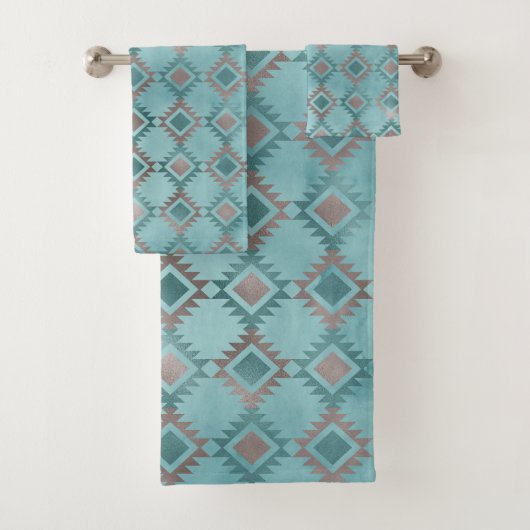 Southwestern Aztec Blue Gold Diamond Pattern Bad Handdoek (Insitu)