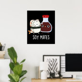 Soy Mates Funny Soy Sauce Pun Dark BG Poster (Thuiskantoor)
