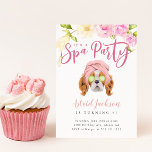 Spa Party Kids Birthday Uitnodiging<br><div class="desc">Cute kind's verjaardagskaart met een schattige afbeelding van een puppy van Charles King Spaniels met een handdoekhoofdband en komkommers op haar ogen. Bovenaan staan roze en roombloemen. In de tekst staat: "Het is een spa party." Ideaal voor een meisje's slaperigheid,  make-up,  manicure en pedicure feestjes. Haal het pamperd.</div>