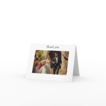 Spaans echtpaar verlaat kerk na huwelijk