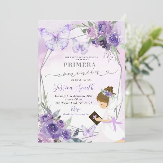 Spaans meisje met paarse roos knielend Primera Com Kaart (Staand voorkant)