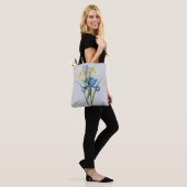 Spaanse iris door Pierre-Joseph Redouté Tote Bag (Op model)