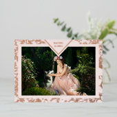 Spaanse Mis XV Años Real Roos Gold Fancy Textuur Folie Uitnodiging (Staand Voorkant)