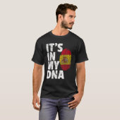 Spaanse vlag, het is in MIJN DNA-kerstcadeau C T-shirt (Voorkant volledig)