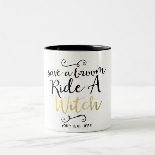 Spaar een bezem rijd een heks Typografie Halloween Tweekleurige Koffiemok