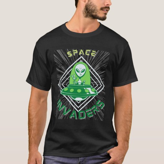 Space Alien Invader op reis in UFO T-shirt (Voorkant)