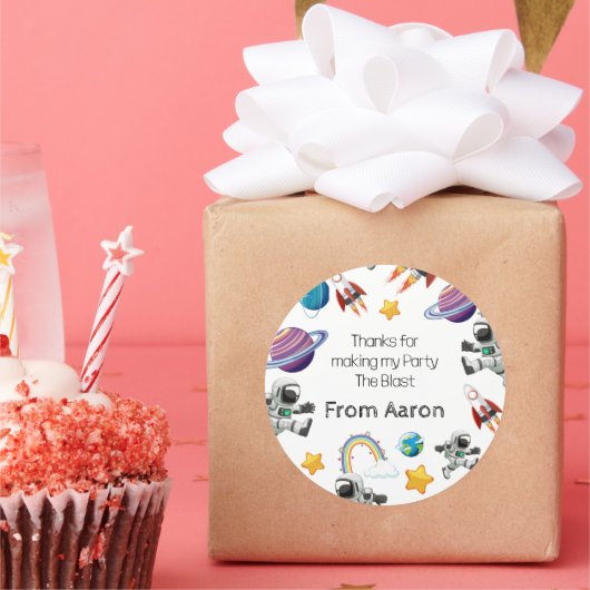 Space Astronaut eerste verjaardagsfeest uitnodigin Ronde Sticker (Feest)