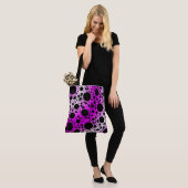 Space Bubble Spots - Wit/Roze Tote Bag (Op model)