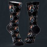 Space Cat Science Sokken<br><div class="desc">Een speelse en eigenzinnige sticker met een zwarte kat verkleed als astronaut,  zwevend in de ruimte omringd door aliens en een gloeiend atoom. Ideaal voor sciencefictionliefhebbers en kattenliefhebbers.</div>