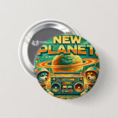 SPACE DOGS RADIO -  NEW PLANET LOGO26 RONDE BUTTON 5,7 CM (Voorkant /achterkant)