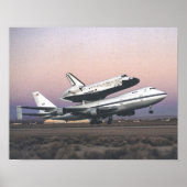 Space Shuttle Atlantis Atop Nasa's 747 Poster (Voorkant)
