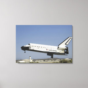Space Shuttle Atlantis bereidt de landing voor Canvas Afdruk
