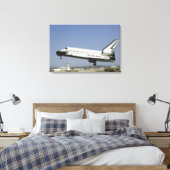 Space Shuttle Atlantis bereidt de landing voor Canvas Afdruk (Insitu (Slaapkamer))