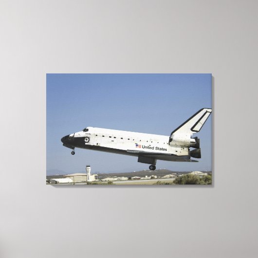 Space Shuttle Atlantis bereidt de landing voor Canvas Afdruk (Voorkant)