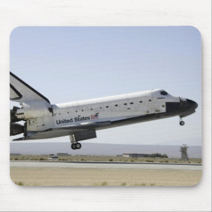 Space Shuttle Atlantis bereidt landing 2 voor Muismat