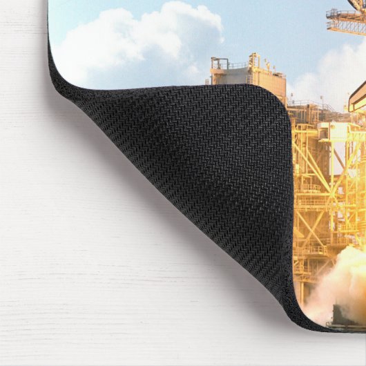 Space Shuttle Atlantis Blasts off Muismat (Hoek)