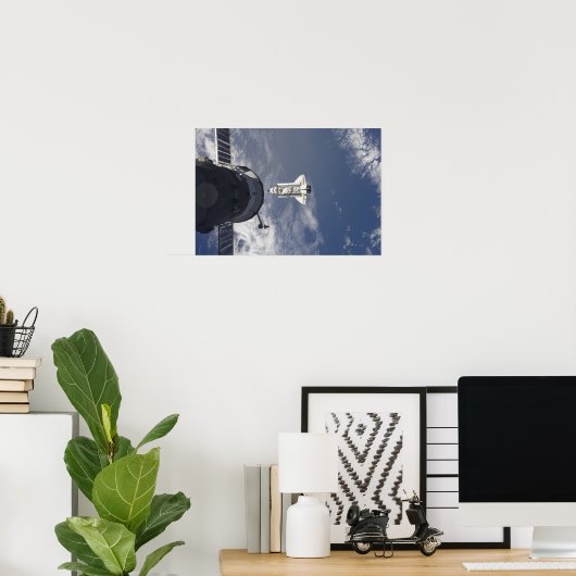 Space Shuttle Atlantis en een Russisch ruimtevaart Poster (Thuiskantoor)