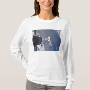 Space Shuttle Atlantis en een Russisch ruimtevaart T-shirt