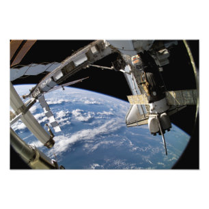Space Shuttle Atlantis en een Soyuz-ruimtevaartuig Foto Afdruk