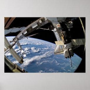 Space Shuttle Atlantis en een Soyuz-ruimtevaartuig Poster