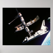Space Shuttle Atlantis en ISS Poster (Voorkant)