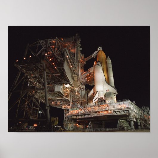 Space Shuttle Atlantis Prepares voor introductie Poster (Voorkant)