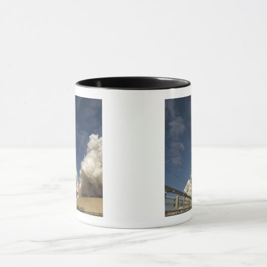 Space Shuttle Atlantis tilt af 20 Mok (Midden)