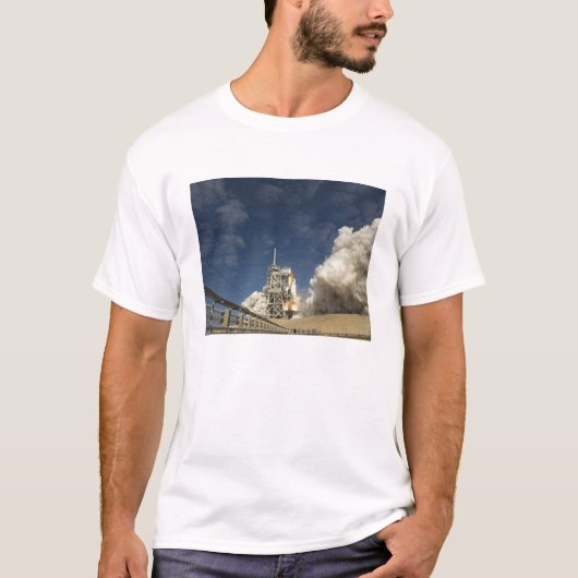 Space Shuttle Atlantis tilt af 20 T-shirt (Voorkant)