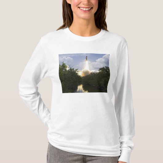 Space Shuttle Atlantis tilt af 26 T-shirt (Voorkant)