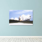 Space Shuttle Atlantis tilt af 27 Canvas Afdruk (Insitu (Houten vloer))