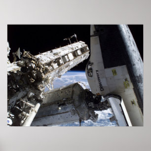 Space Shuttle Discovery aangesloten op ISS (STS-11 Poster